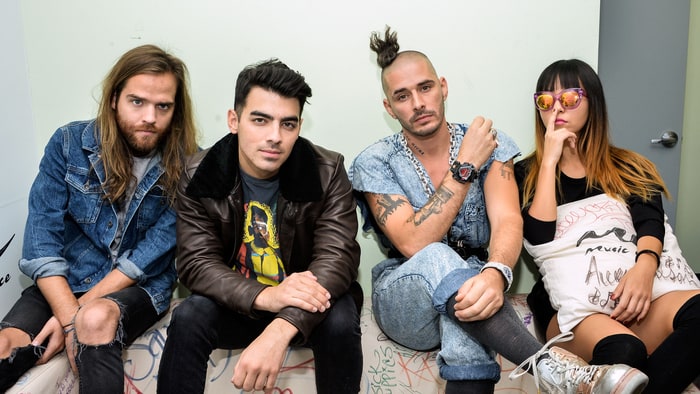 DNCE estren video musical de su cancin Body Moves