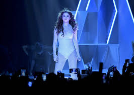 Selena Gomez suspende su gira Revival 