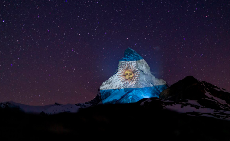 El primer argentino en escalar el Everest