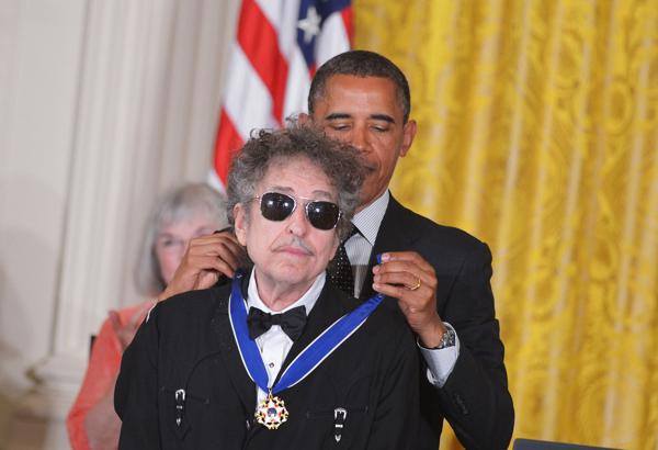 Las canciones de Bob Dylan se escuchan un 512% más por ganar el Nobel