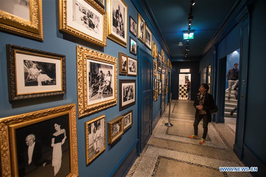 Chaplin en fotos: un recorrido por su vida en un museo instalado en su casa