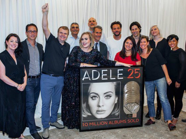 Adele  se convirti en Disco  Diamante 