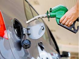 “No debería bajar el precio del combustible”